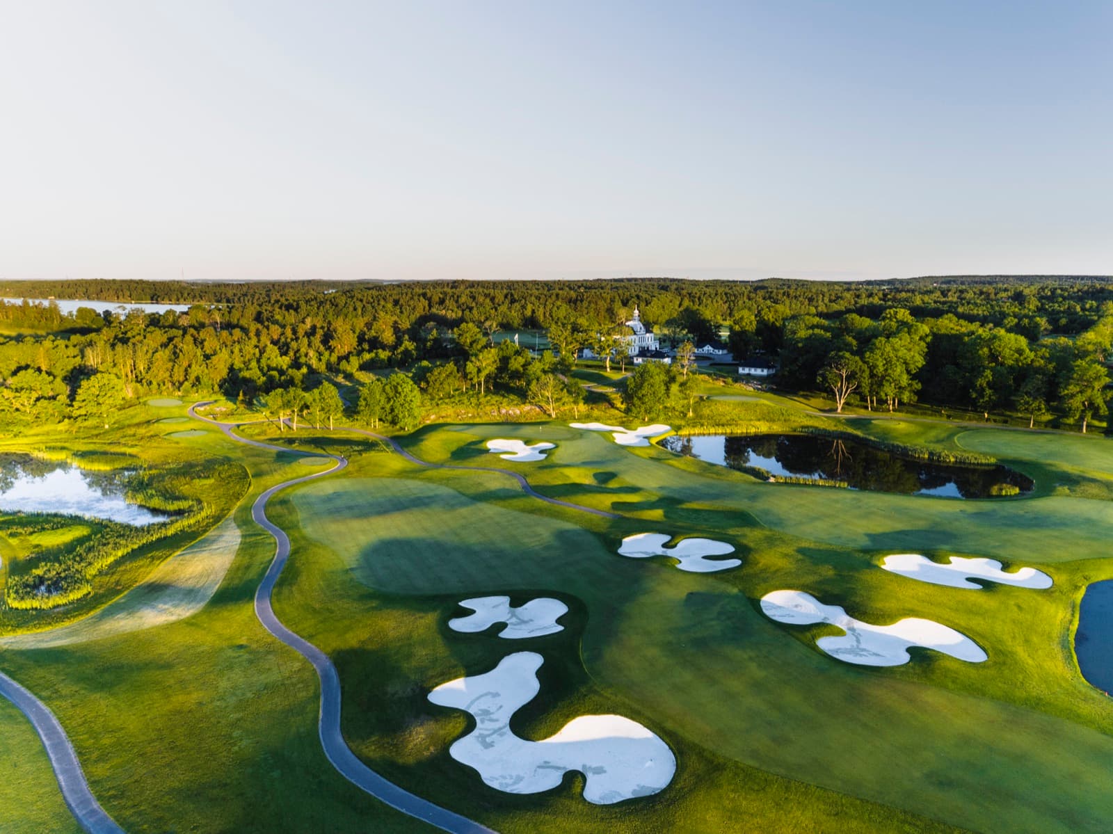 De 8 bästa golfbanorna i Stockholm 2026 – Rankade av redaktionen